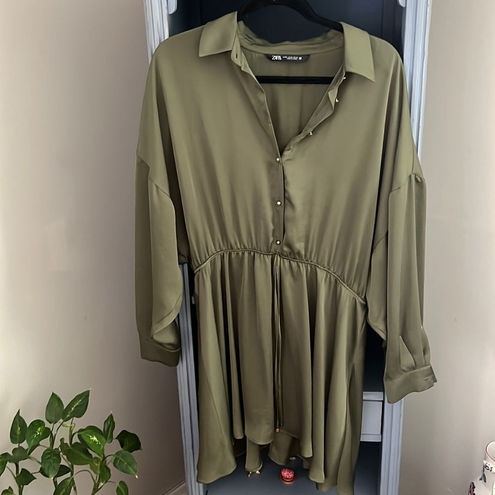 Silky mutton down collard top with waist ties